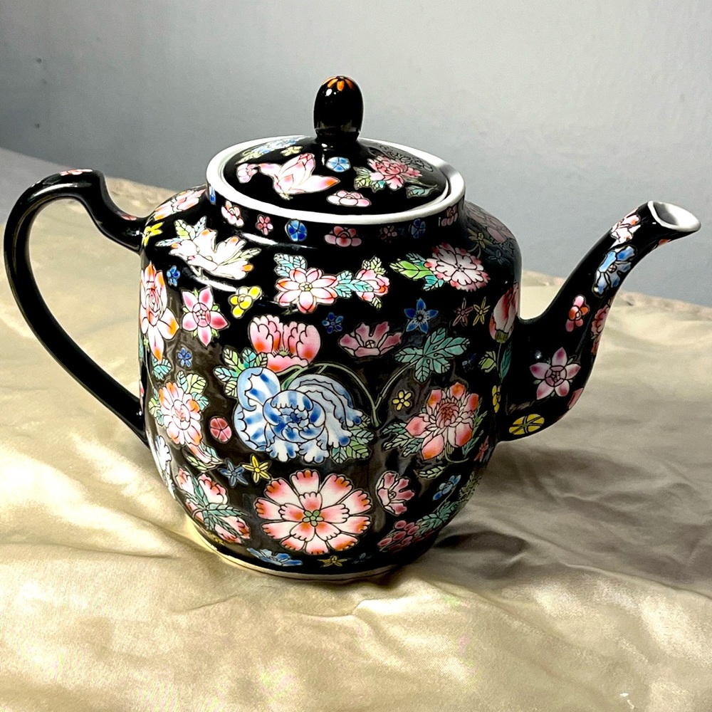 Rare Chinese Jingdezhen Collectible Wanhua Teapot